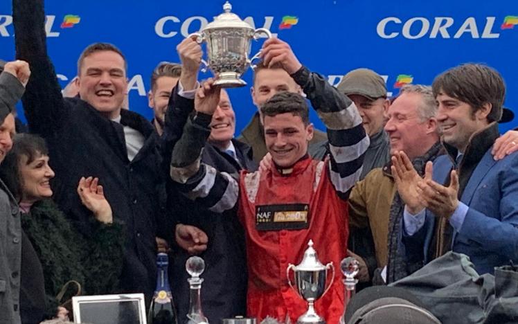 Potters Corner wins the Coral Welsh Grand National