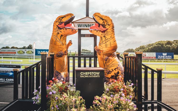 Dino Derby, Cheptow Racecourse, Big Family Raceday