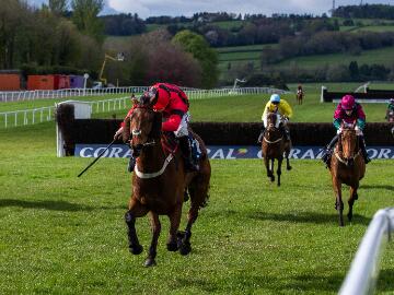 Dunraven Bowl Evening - Spring Jump Racing