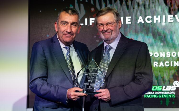 John Deer wins Lifetime Achievement Award