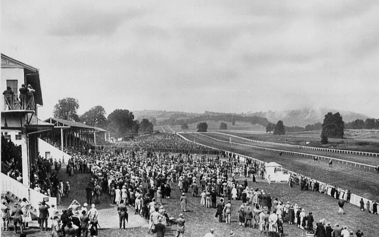 Black and white image of Chepstow Racecourse 100 years ago 