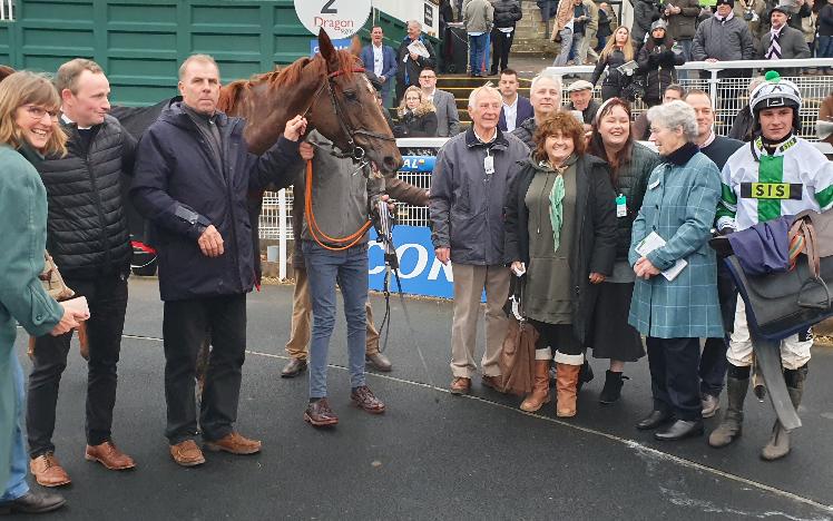 Nightboattoclyro surprised its owners by winning with Jack Tudor